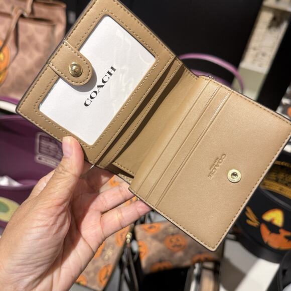 Last 2 ‼️COACH CCR19 Snap Wallet Signature Canvas Halloween pumpkin - Picture 4 of 6